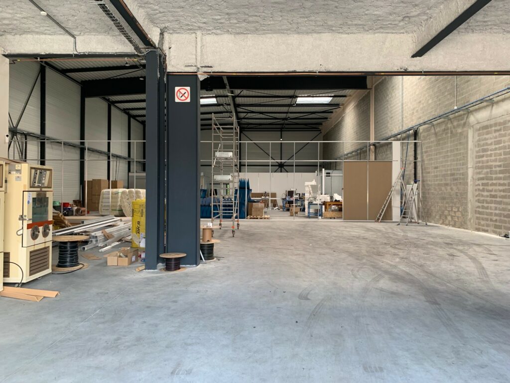 travaux création bureaux labos hauteur 4 mètres 95