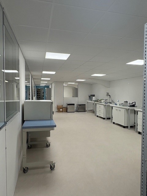 Création d'un laboratoire sur une mezzanine